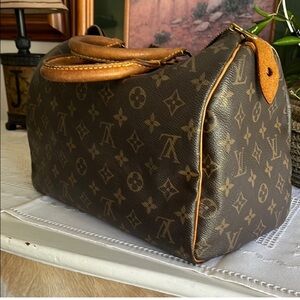 Louis Vuitton Monogram Speedy 30